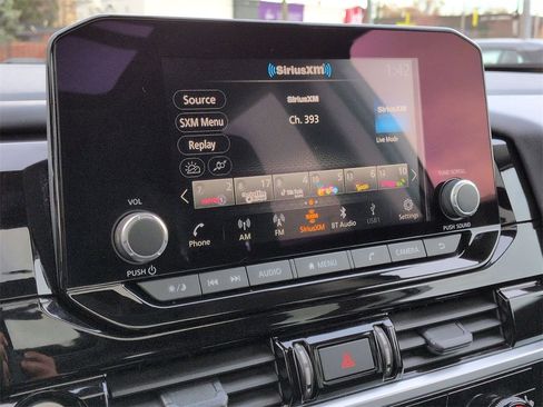 Used 2024 Nissan Pathfinder SV w/ SV Premium Package image 12