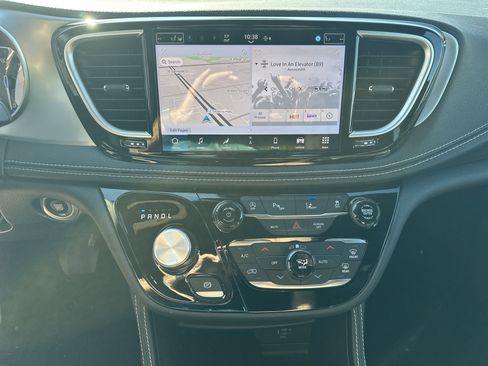 New 2026 Chrysler Pacifica Limited FWD image 24
