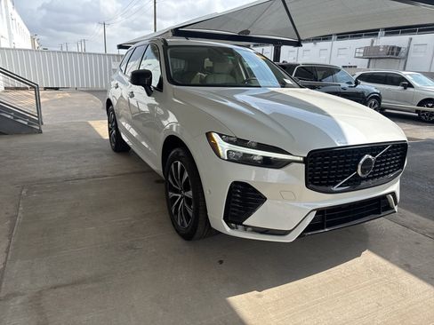 Used 2024 Volvo XC60 B5 Plus AWD/4WD image 3