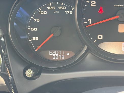 Used 2018 Porsche Macan AWD/4WD image 28