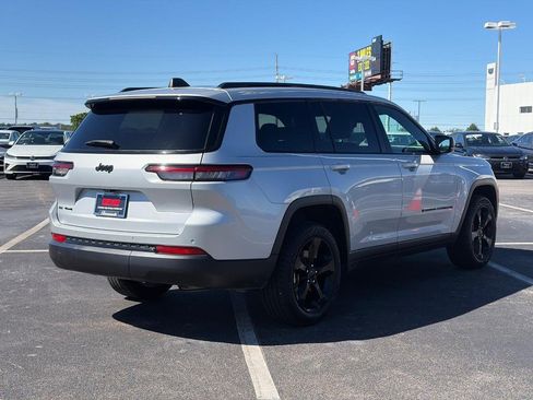 Used 2023 Jeep Grand Cherokee L Laredo AWD/4WD image 5