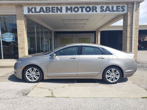 Used 2015 Lincoln MKZ FWD image 2
