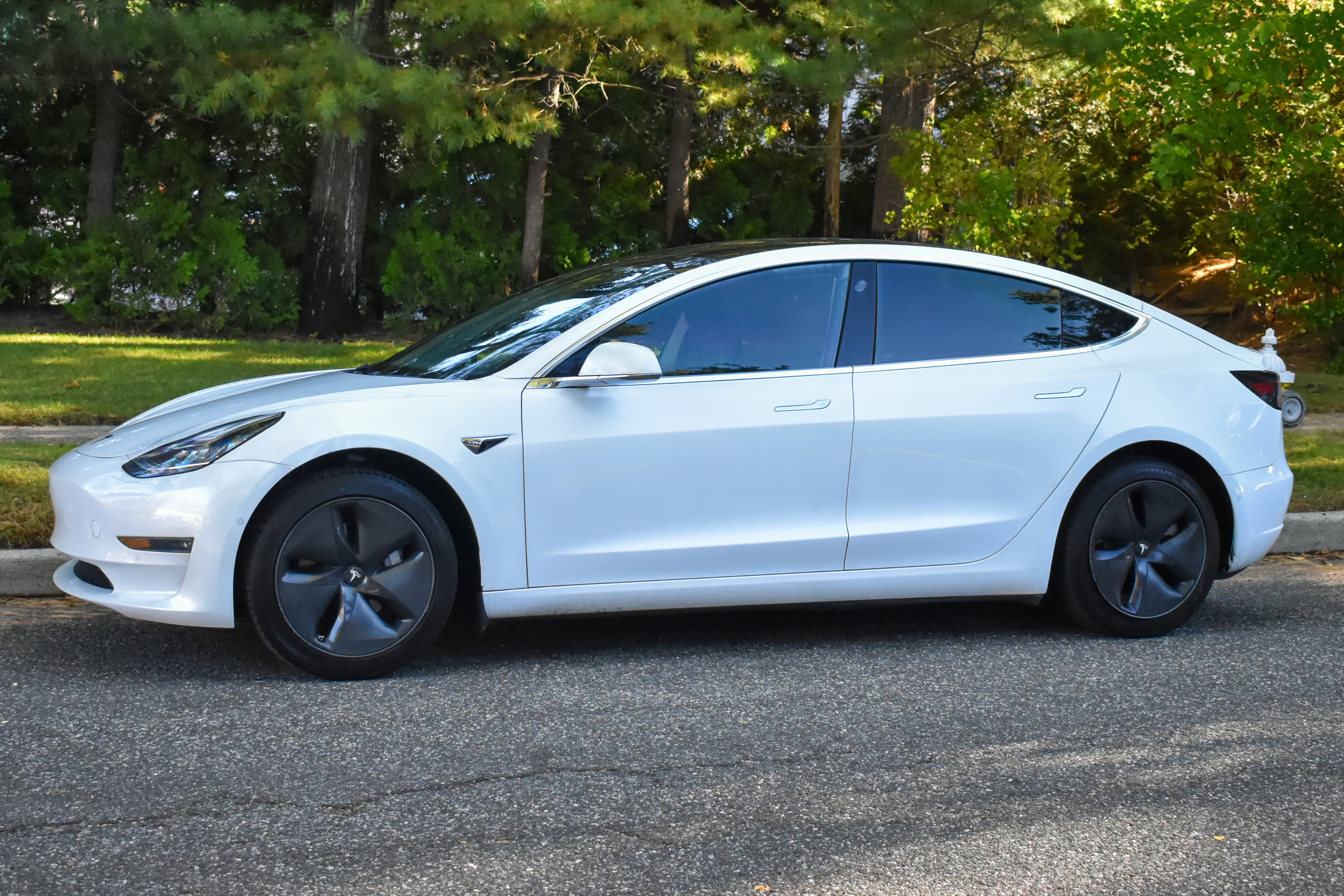 Used 2019 Tesla Model 3 Long Range RWD image 3