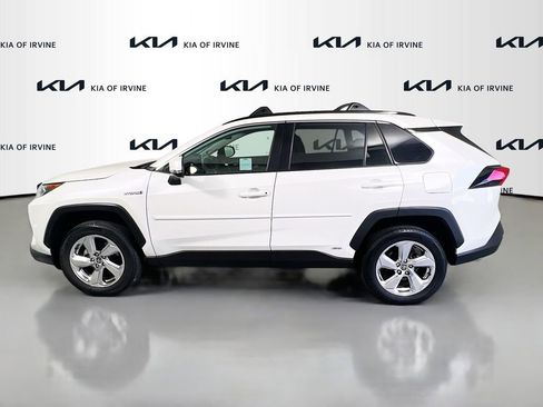 Used 2021 Toyota RAV4 XLE Premium image 4