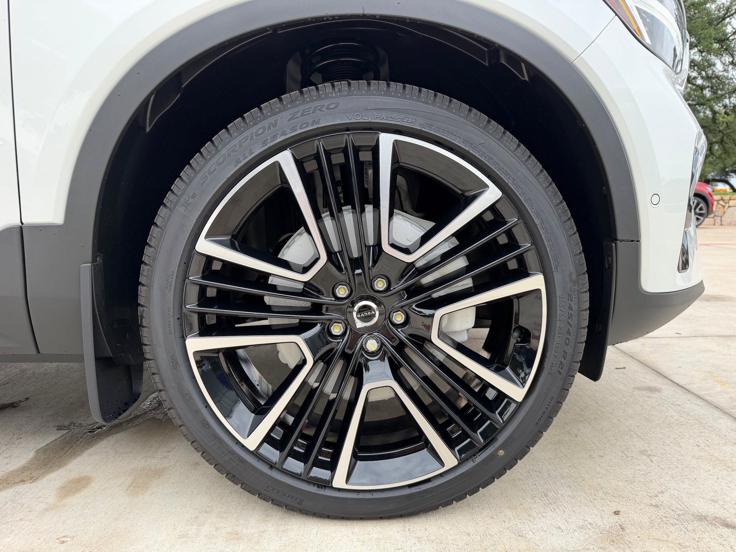 New 2026 Volvo XC40 B5 Ultra w/ Protection Package Premier AWD/4WD image 7