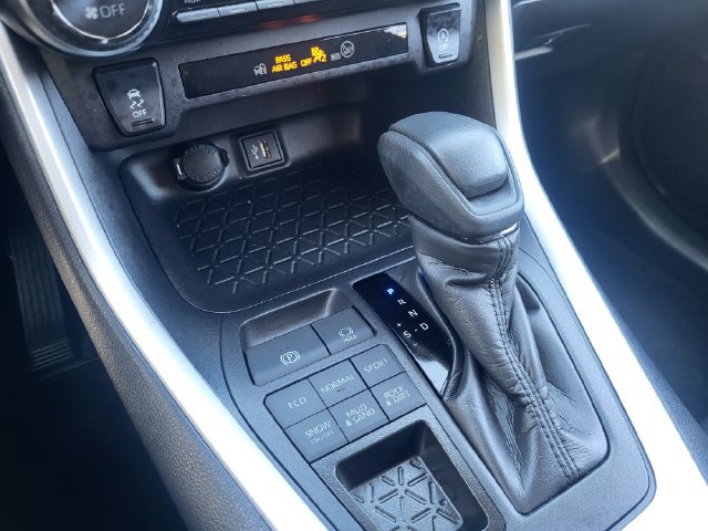 Used 2025 Toyota RAV4 XLE AWD/4WD image 18