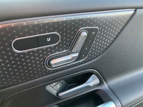 Certified 2025 Mercedes-Benz GLB 250 4MATIC image 16