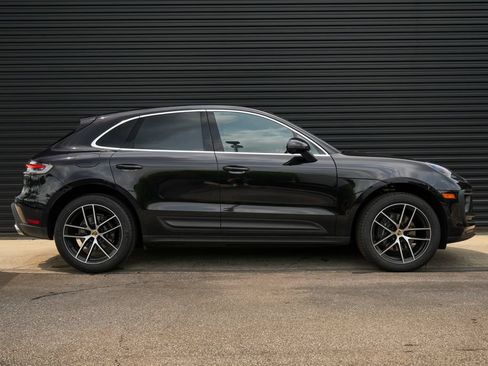 Certified 2026 Porsche Macan AWD/4WD image 36