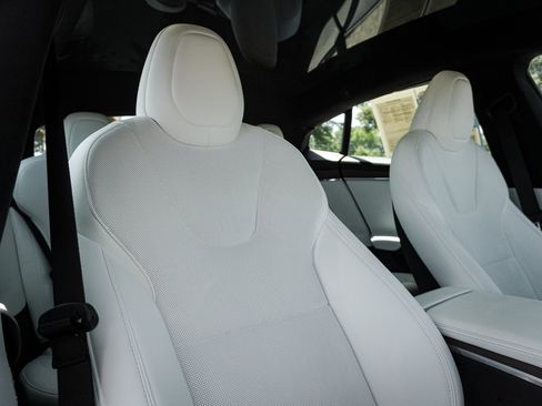 Used 2023 Tesla Model S AWD/4WD image 35