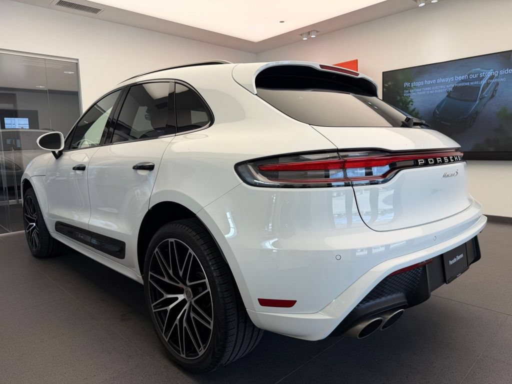 Certified 2024 Porsche Macan S AWD/4WD image 3