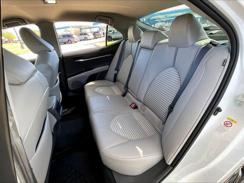 Used 2018 Toyota Camry SE image 21