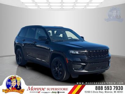Used 2023 Jeep Grand Cherokee Altitude