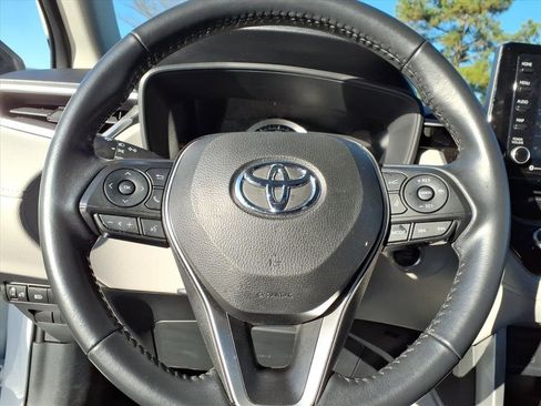 Used 2022 Toyota Corolla Cross LE image 19