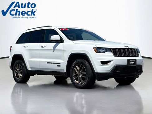 Used 2017 Jeep Grand Cherokee Laredo AWD/4WD image 1