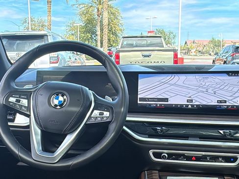 Used 2025 BMW X5 xDrive40i w/ Premium Package image 10