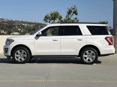 Used 2018 Ford Expedition XLT w/ Equipment Group 202A RWD image 3