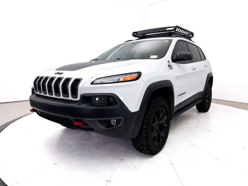 Used 2018 Jeep Cherokee Trailhawk w/ Quick Order Package 27L AWD/4WD image 3