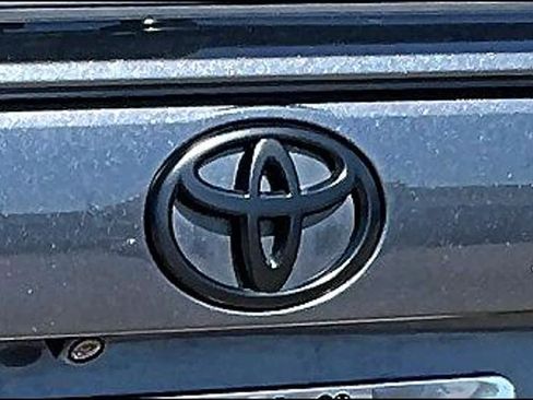 Used 2022 Toyota RAV4 LE FWD image 27