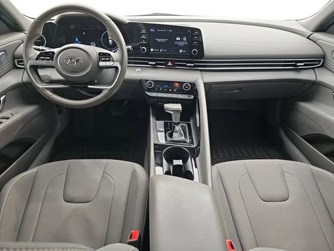 Used 2022 Hyundai Elantra SEL w/ Convenience Package FWD image 11