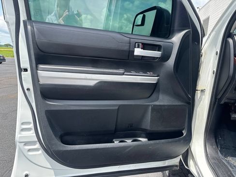 Used 2016 Toyota Tundra Limited w/ Limited Premium Package RWD image 6