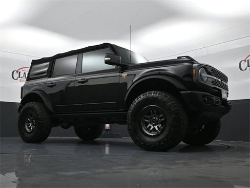 Used 2022 Ford Bronco Badlands image 29