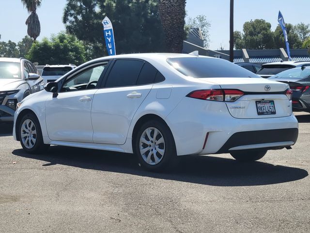 Used 2021 Toyota Corolla LE FWD image 3