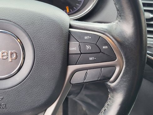 Used 2021 Jeep Grand Cherokee Laredo X RWD image 28