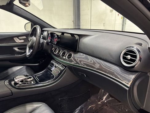 Used 2017 Mercedes-Benz E 400 4MATIC Wagon w/ Premium 1 Package image 36