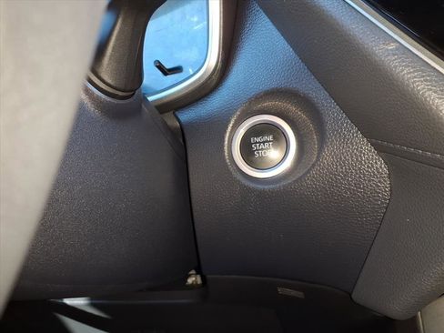 Certified 2022 Toyota Corolla Cross XLE image 20