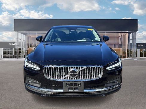 Used 2022 Volvo S90 B6 Inscription w/ Advanced Package image 2