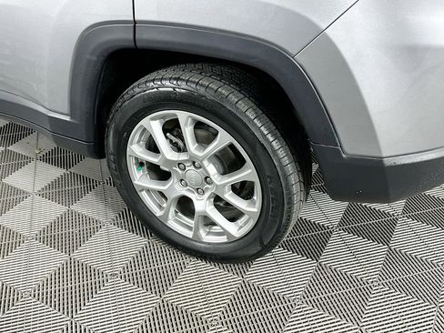 Certified 2024 Jeep Compass Latitude image 40