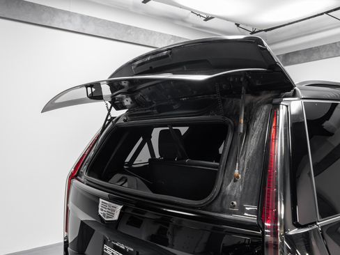 Used 2023 Cadillac Escalade Sport Platinum w/ LPO, ONYX Package image 46