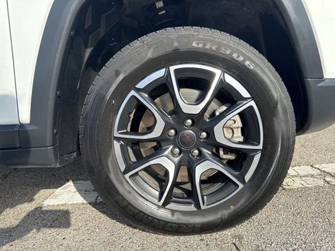 Used 2025 Jeep Compass Trailhawk AWD/4WD image 9