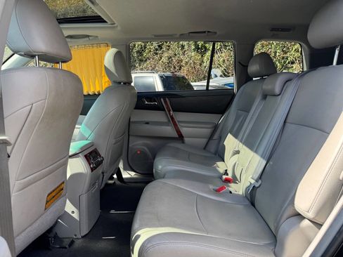 Used 2012 Toyota Highlander Limited w/ Tow Pkg image 8