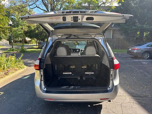Used 2017 Toyota Sienna Limited Premium AWD/4WD image 38