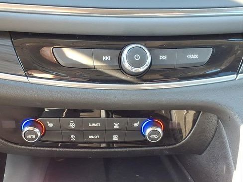 Used 2020 Buick Enclave Essence FWD image 21
