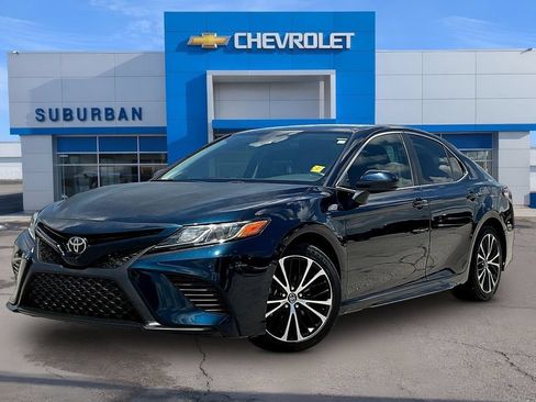 Used 2019 Toyota Camry SE FWD image 1