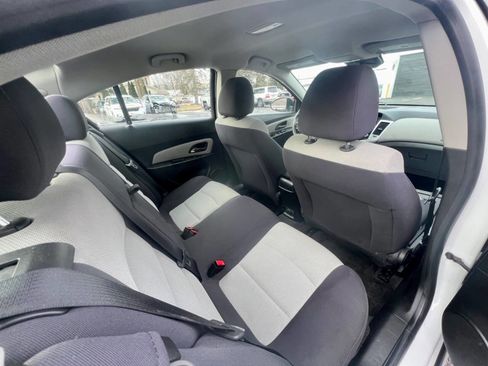 Used 2013 Chevrolet Cruze LS image 12