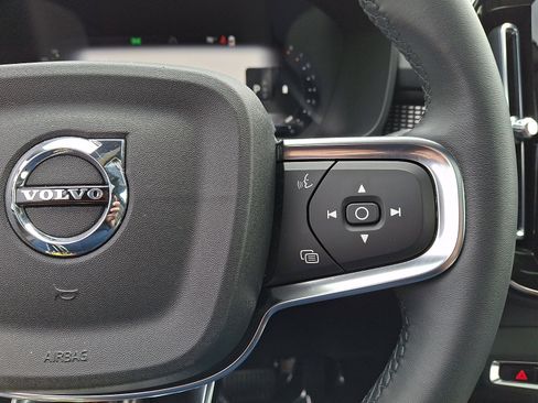 Certified 2023 Volvo XC40 B5 Plus w/ Protection Package Premier AWD/4WD image 23