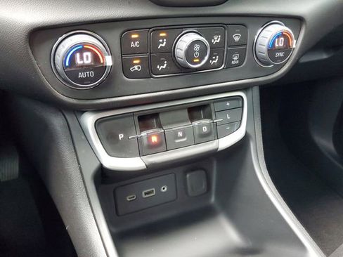 Certified 2023 GMC Terrain SLE w/ Driver Convenience Package FWD image 27
