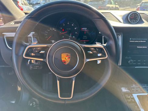 Used 2018 Porsche Macan image 20