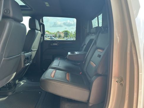 Used 2025 GMC Sierra 2500 AT4 w/ AT4 Premium Plus Package AWD/4WD image 9