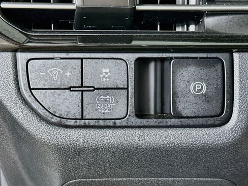 Used 2026 Kia Sportage LX FWD image 17
