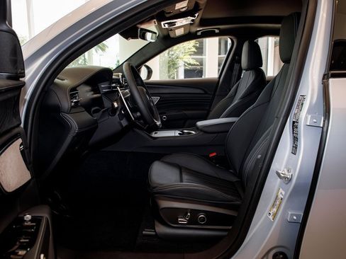 New 2025 Maserati Grecale Modena image 23