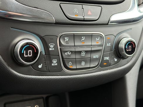 Used 2024 Chevrolet Equinox LT AWD/4WD image 19