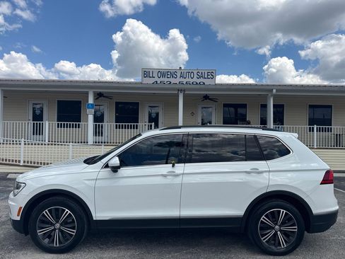Used 2018 Volkswagen Tiguan SE w/ 18" Alloy Wheels Package image 2