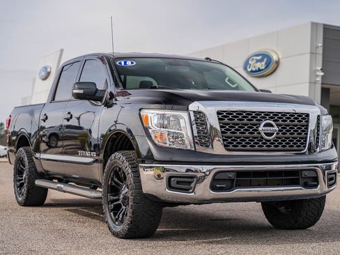 Used 2018 Nissan Titan SV w/ SV Convenience Package image 1