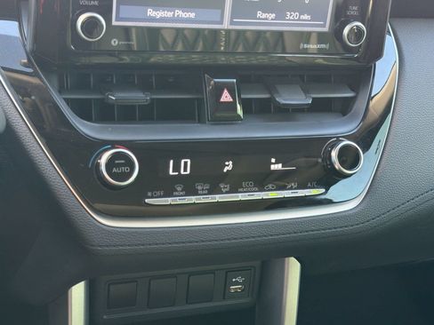 Used 2022 Toyota Corolla Cross LE w/ Moonroof Package FWD image 22