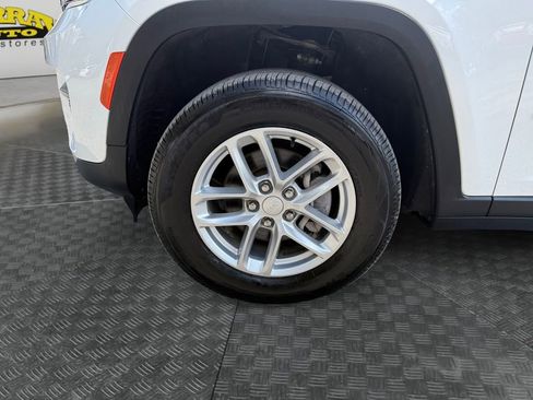 Used 2023 Jeep Grand Cherokee Laredo image 14