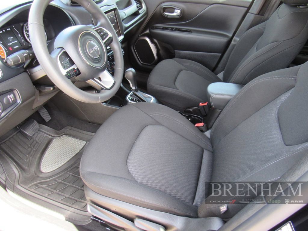 Used 2023 Jeep Renegade Latitude AWD/4WD image 13